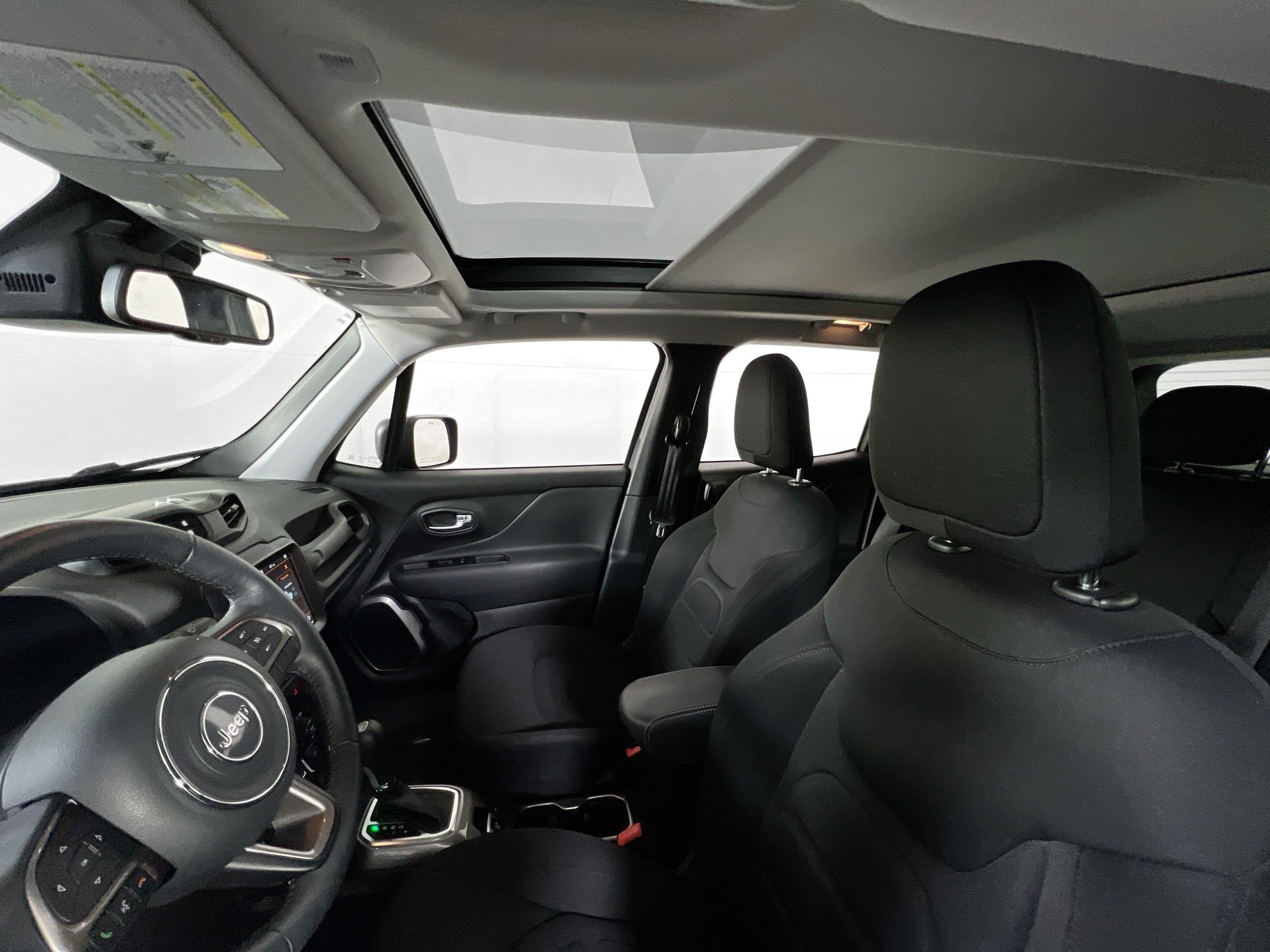 Used 2022 Jeep Renegade Latitude w/ Sun/Sound Group AWD/4WD image 32