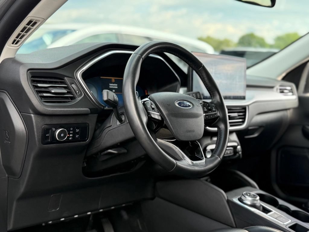 Used 2024 Ford Escape Platinum AWD/4WD image 12
