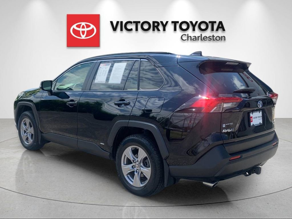 Used 2022 Toyota RAV4 XLE w/ Convenience Package AWD/4WD image 3