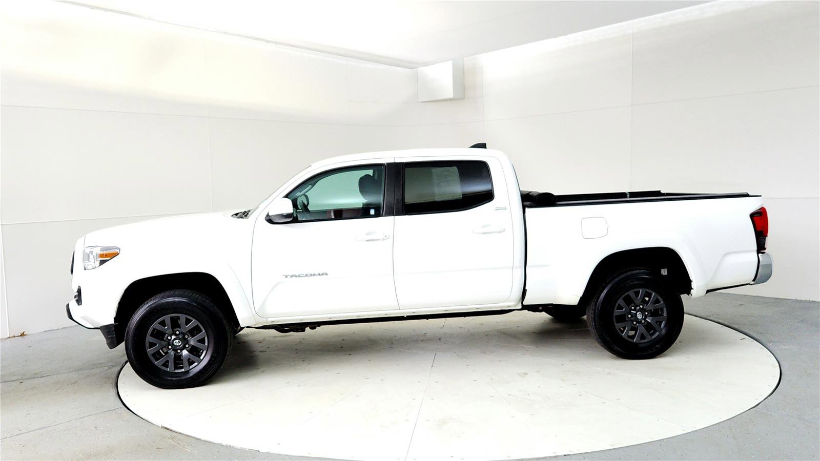 Certified 2023 Toyota Tacoma SR5 image 3