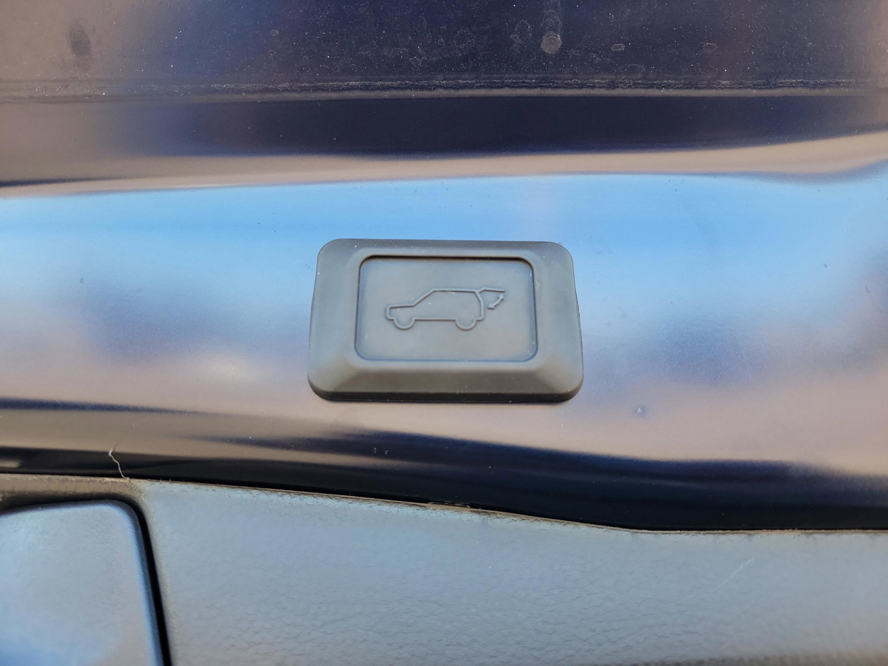 Used 2023 Toyota RAV4 XLE image 7