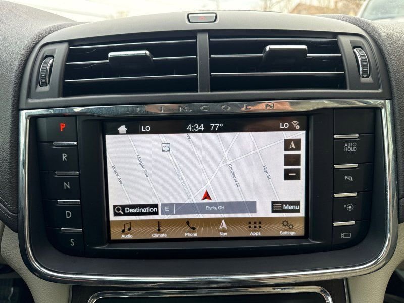 Used 2018 Lincoln Continental Select image 29