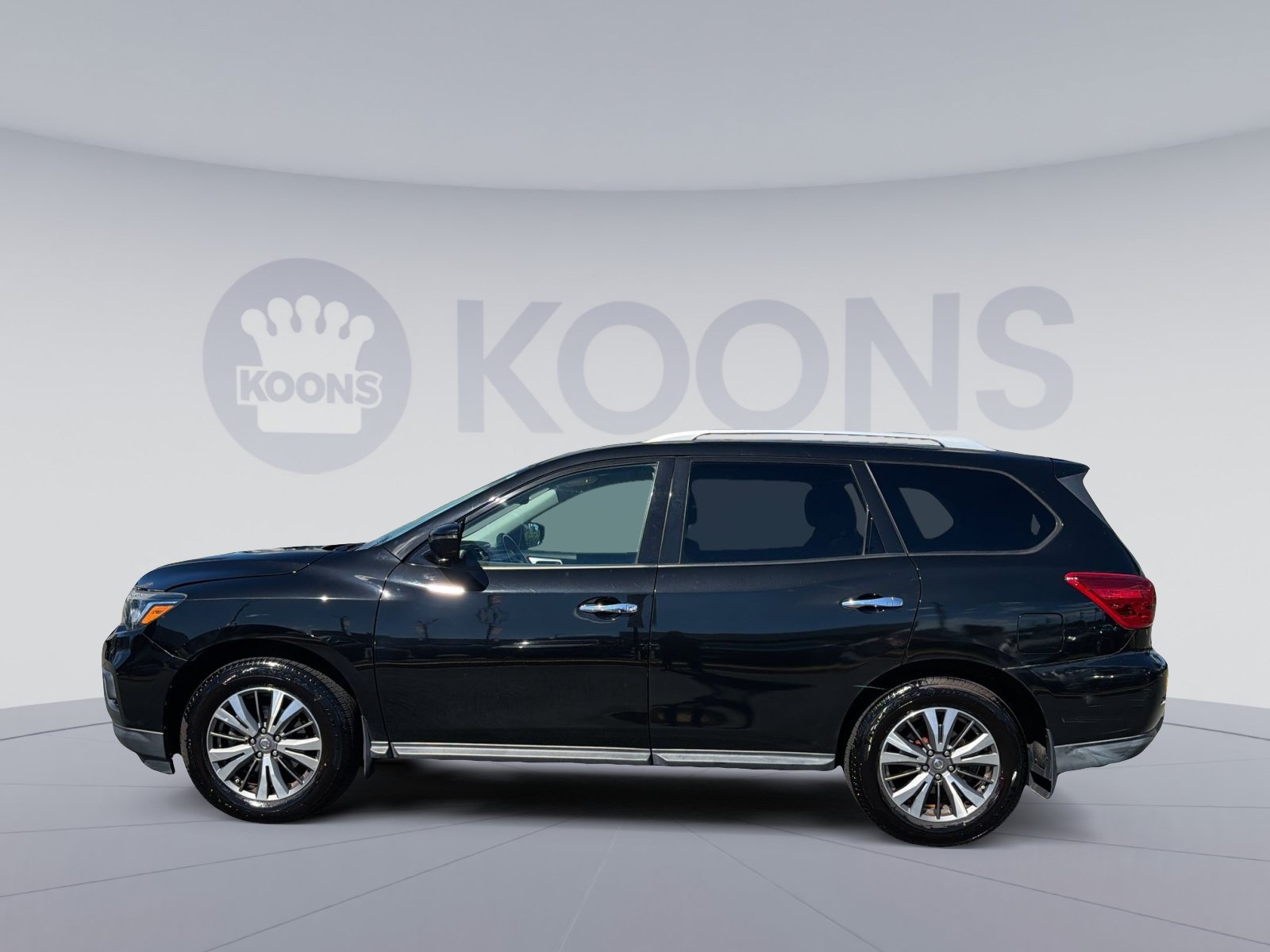 Used 2017 Nissan Pathfinder SV w/ SV Cold Weather Package AWD/4WD image 2