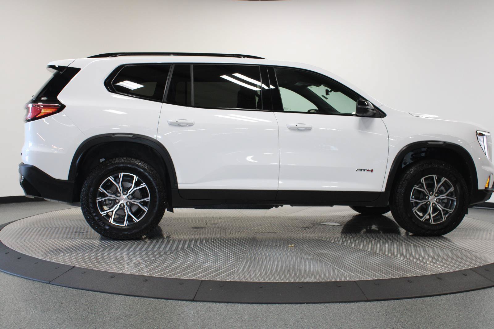 Used 2026 GMC Acadia AT4 w/ Luxury Package AWD/4WD image 13