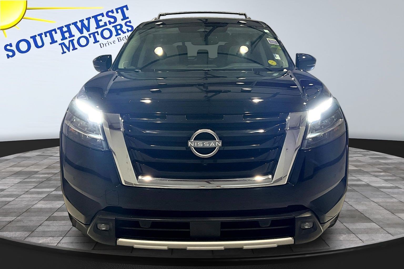 Used 2022 Nissan Pathfinder SL w/ SL Premium Package AWD/4WD image 2