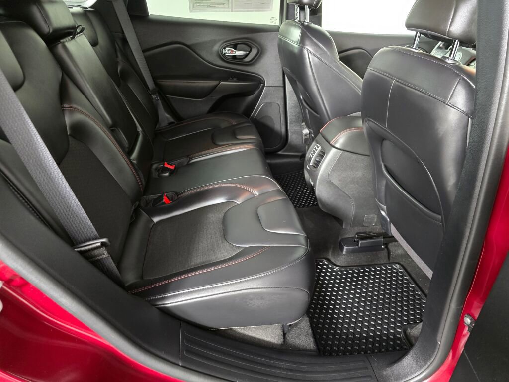 Used 2021 Jeep Cherokee Trailhawk w/ Technology Group image 37