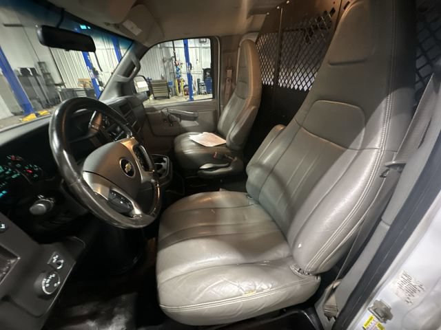 Used 2018 Chevrolet Express 2500 w/ Driver Convenience Package RWD image 17
