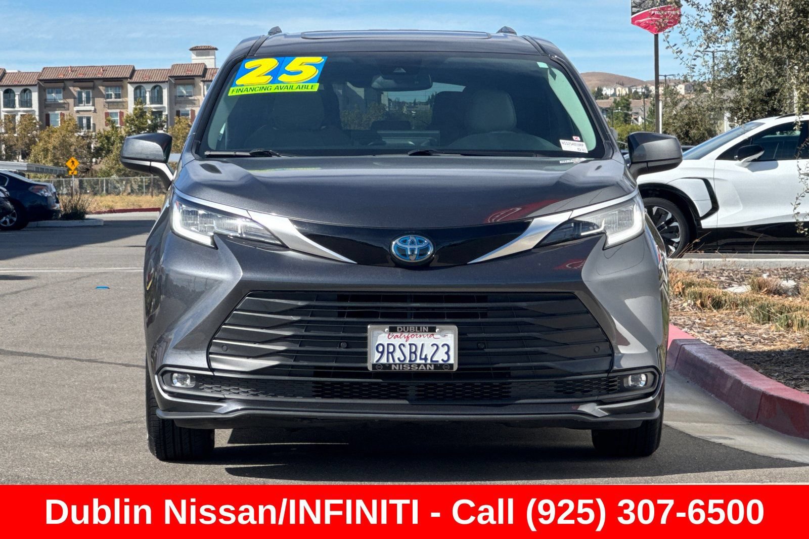 Used 2025 Toyota Sienna XLE FWD image 9