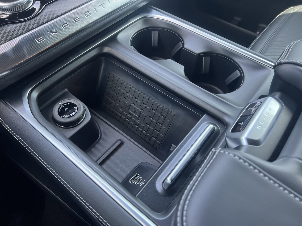 New 2025 Ford Expedition Platinum w/ Stealth Performance Package AWD/4WD image 8