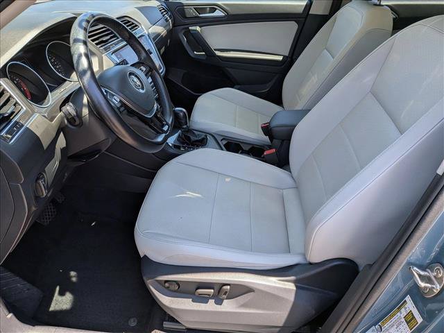 Used 2019 Volkswagen Tiguan SE w/ Panoramic Sunroof Package FWD image 16