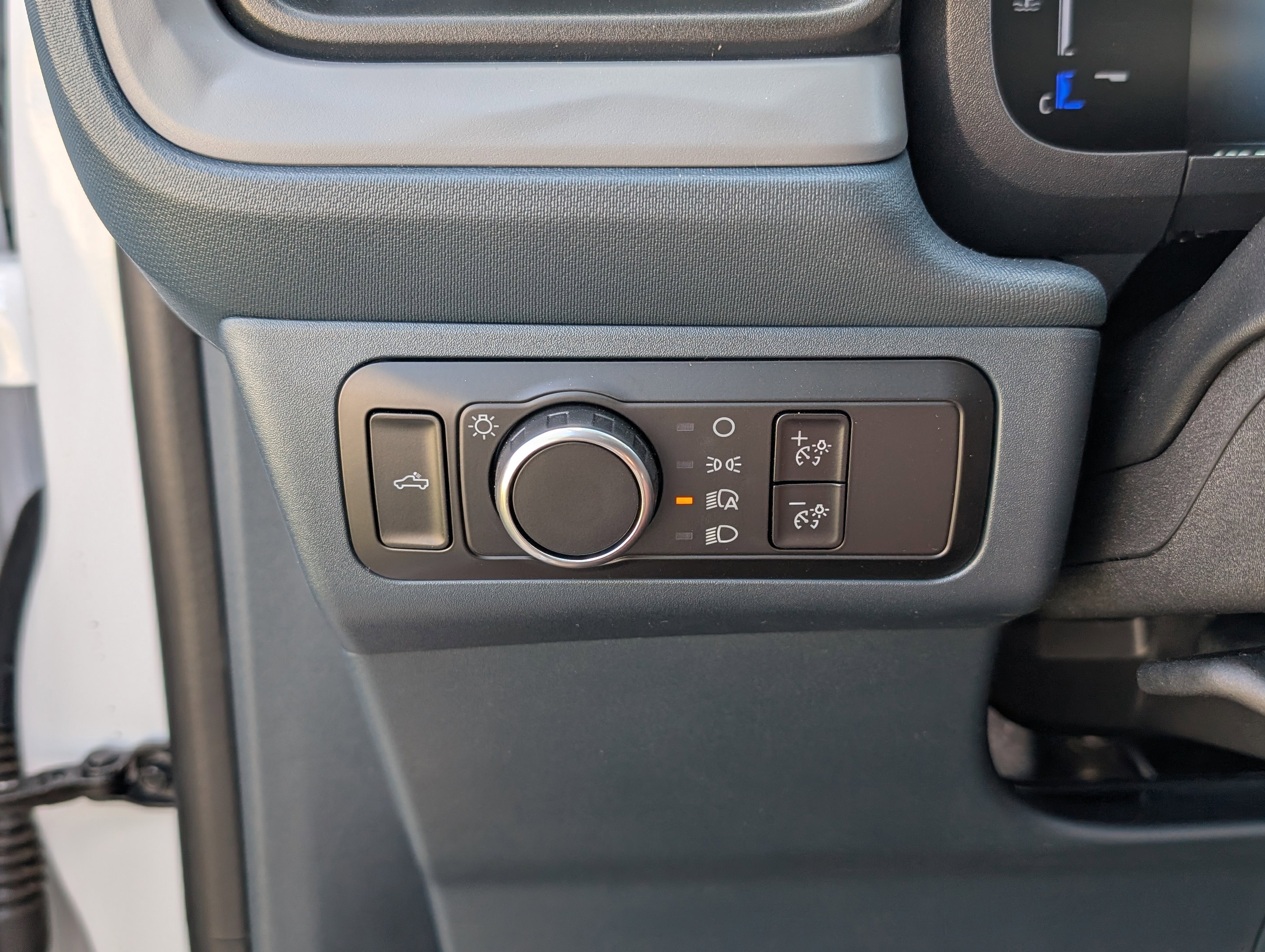 New 2025 Ford Maverick XL w/ Equipment Group 102A image 18