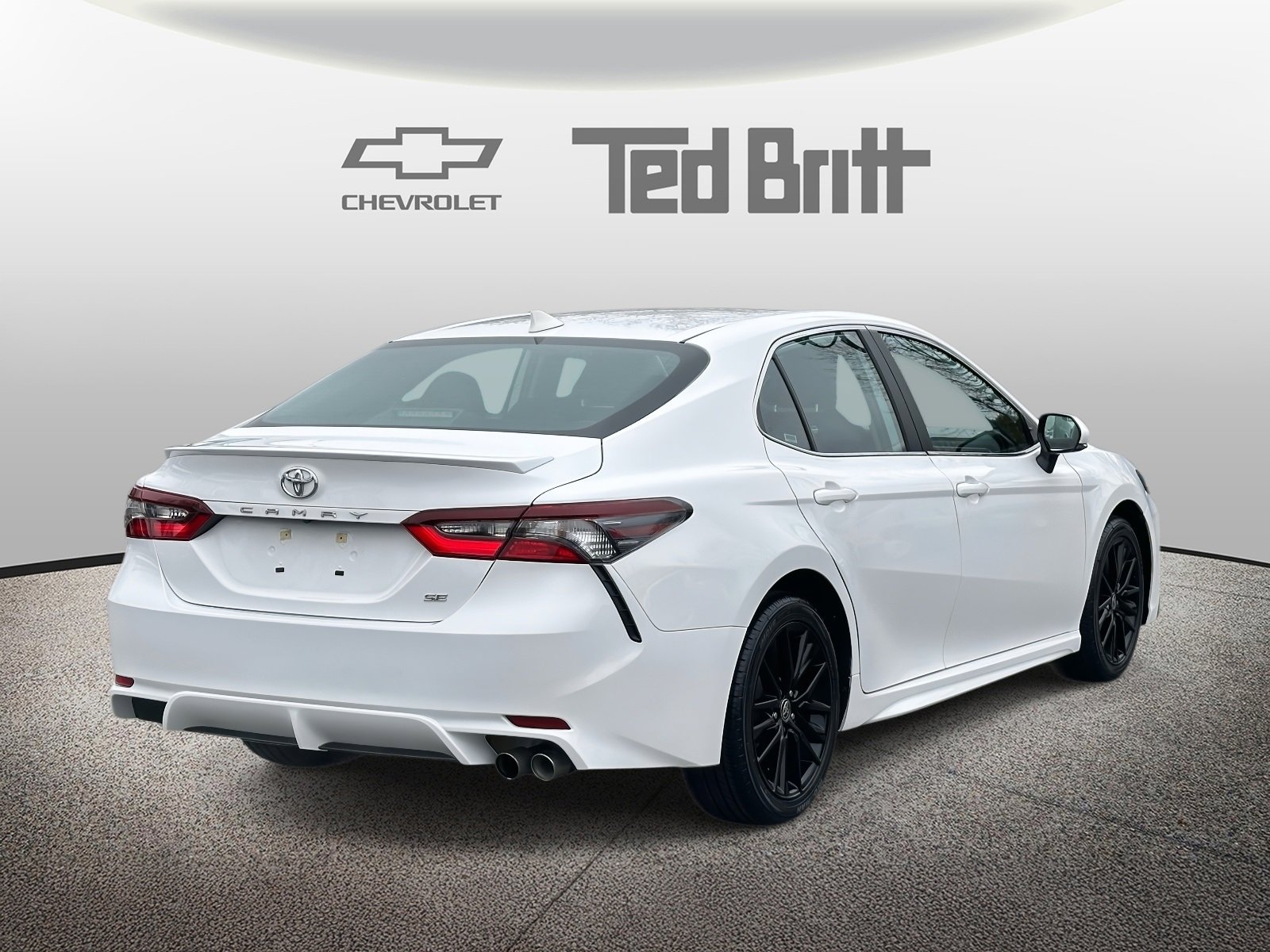 Used 2024 Toyota Camry SE image 4