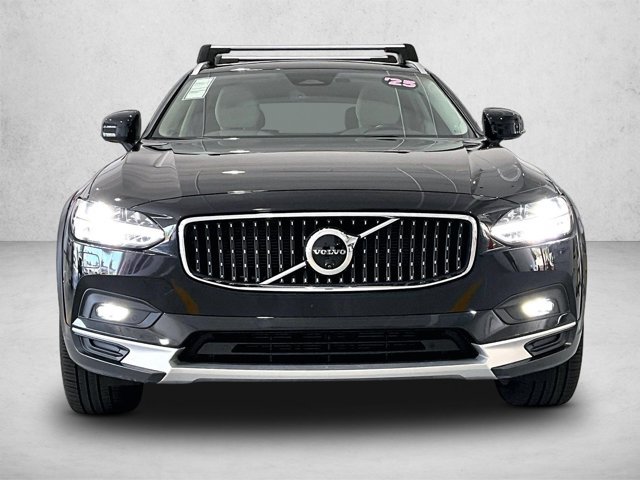 Used 2025 Volvo V90 B6 Cross Country Plus w/ Protection Package Premier AWD/4WD image 3
