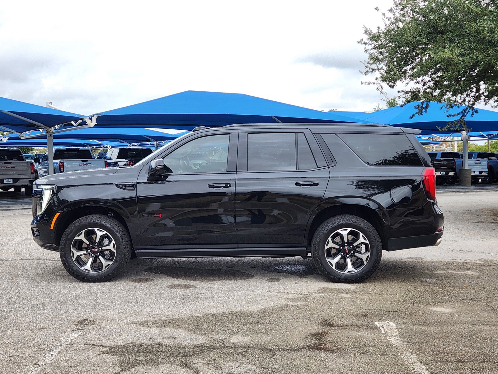 Used 2026 GMC Yukon AT4 w/ AT4 Premium Package AWD/4WD image 3