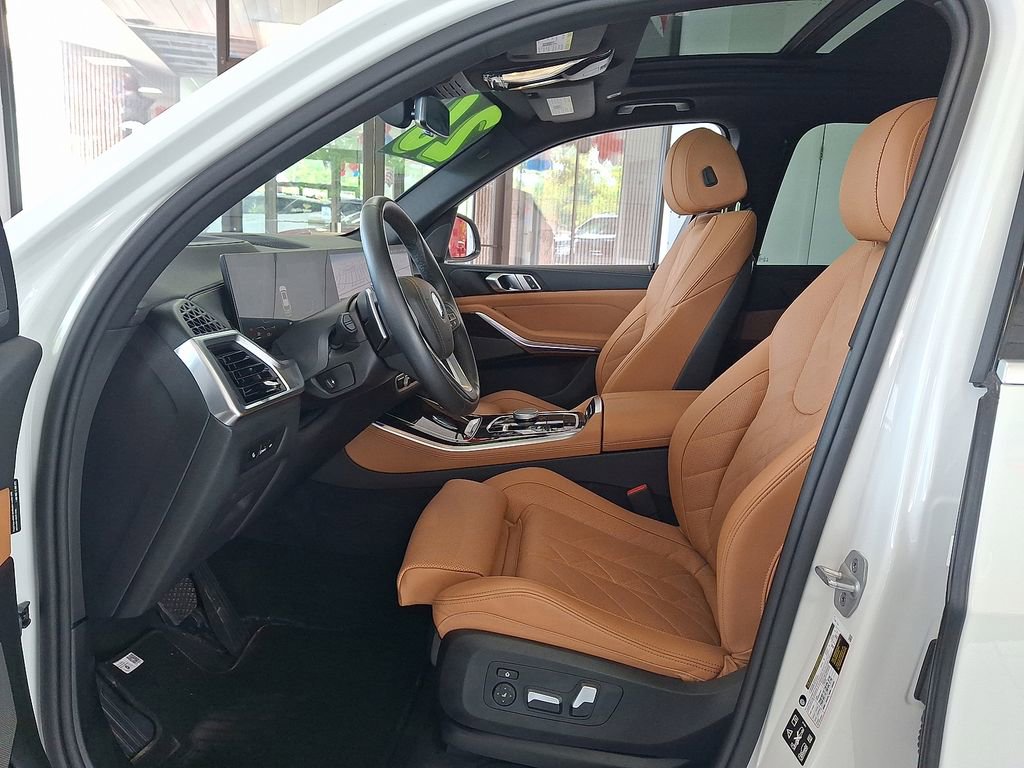 Used 2026 BMW X5 xDrive40i AWD/4WD image 3