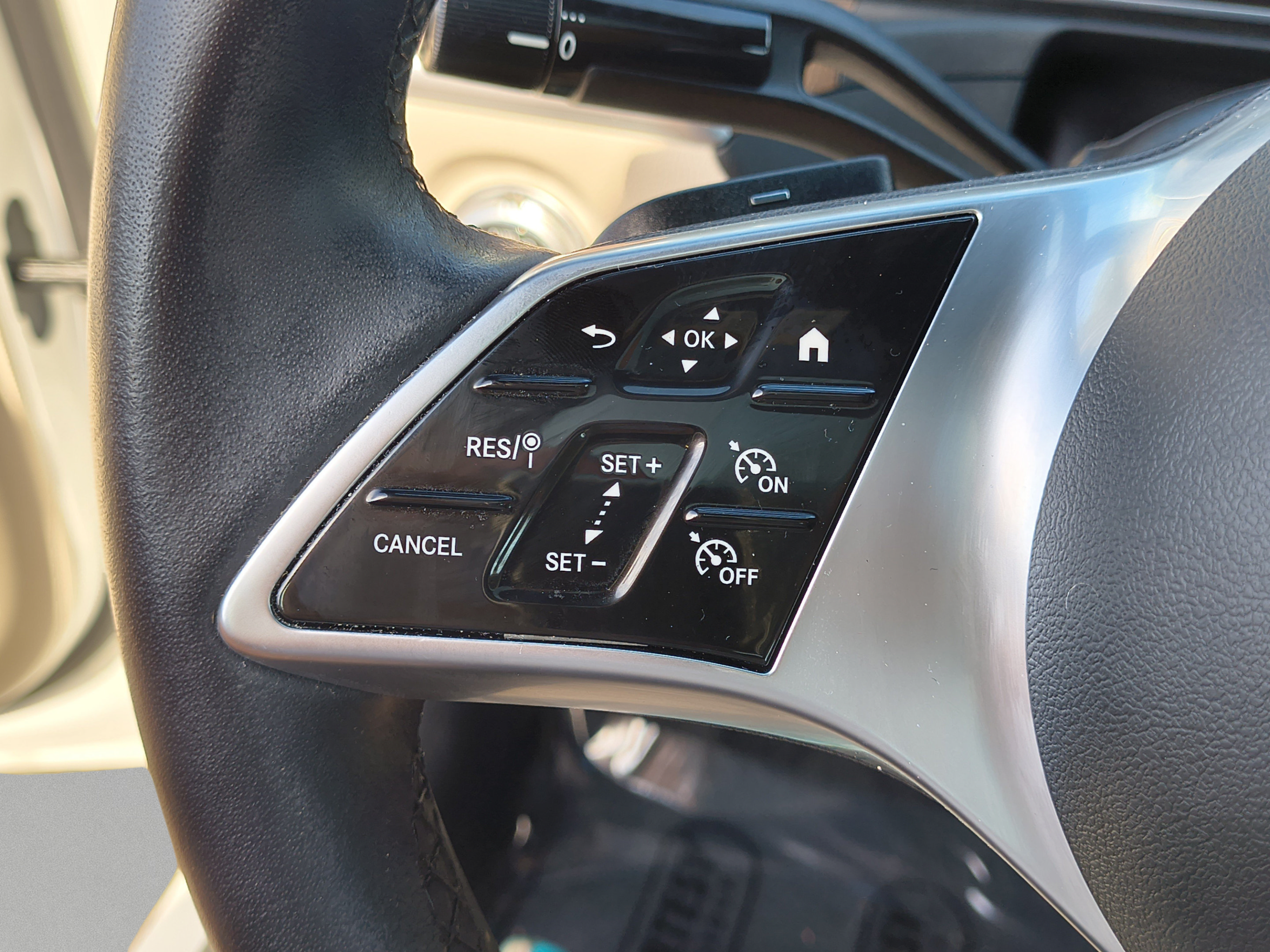 Used 2023 Mercedes-Benz C 300 Sedan image 28