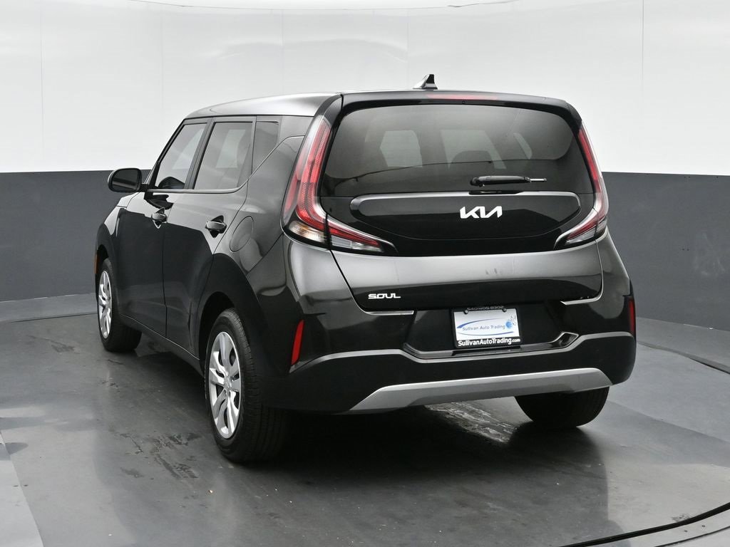 Used 2023 Kia Soul LX image 5