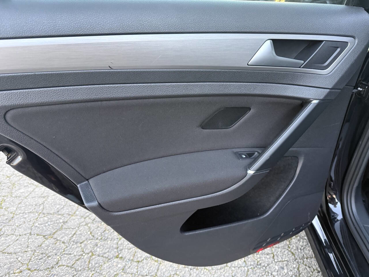 Used 2017 Volkswagen Golf S image 17