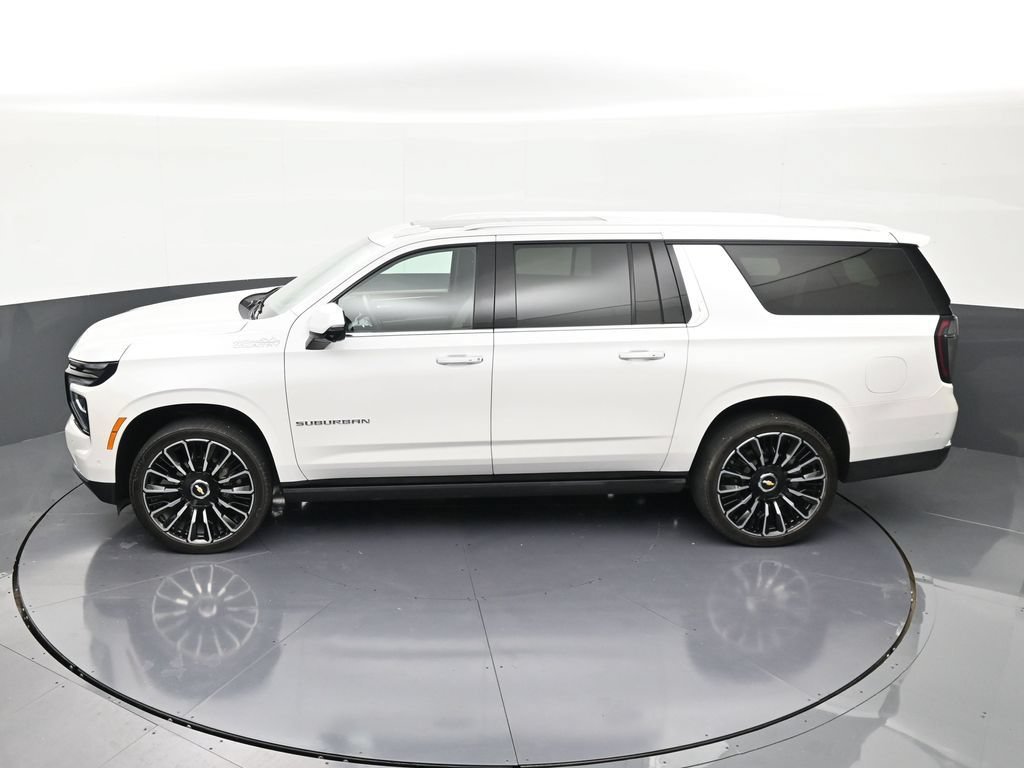 Used 2025 Chevrolet Suburban High Country AWD/4WD image 12