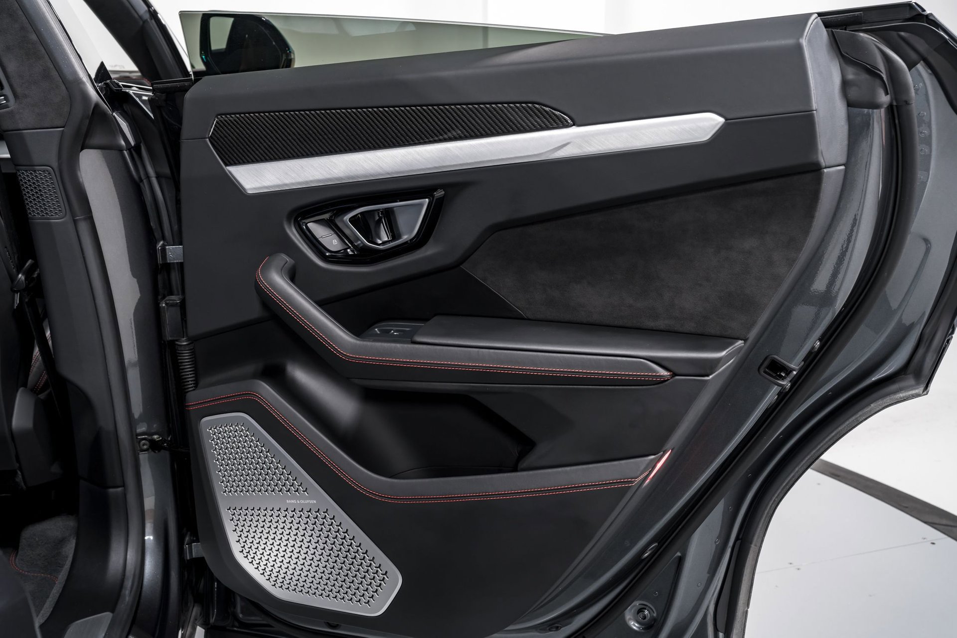 Used 2020 Lamborghini Urus image 35
