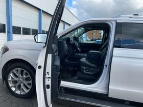 Used 2019 Ford Expedition Platinum AWD/4WD image 4