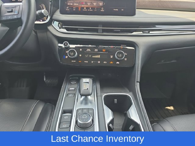 Used 2023 INFINITI QX60 Sensory w/ Cargo Package AWD/4WD image 3
