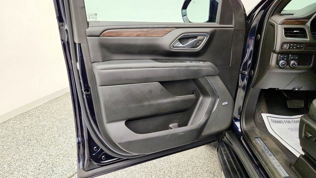 Used 2022 Chevrolet Suburban LT w/ LT Signature Plus Package AWD/4WD image 11