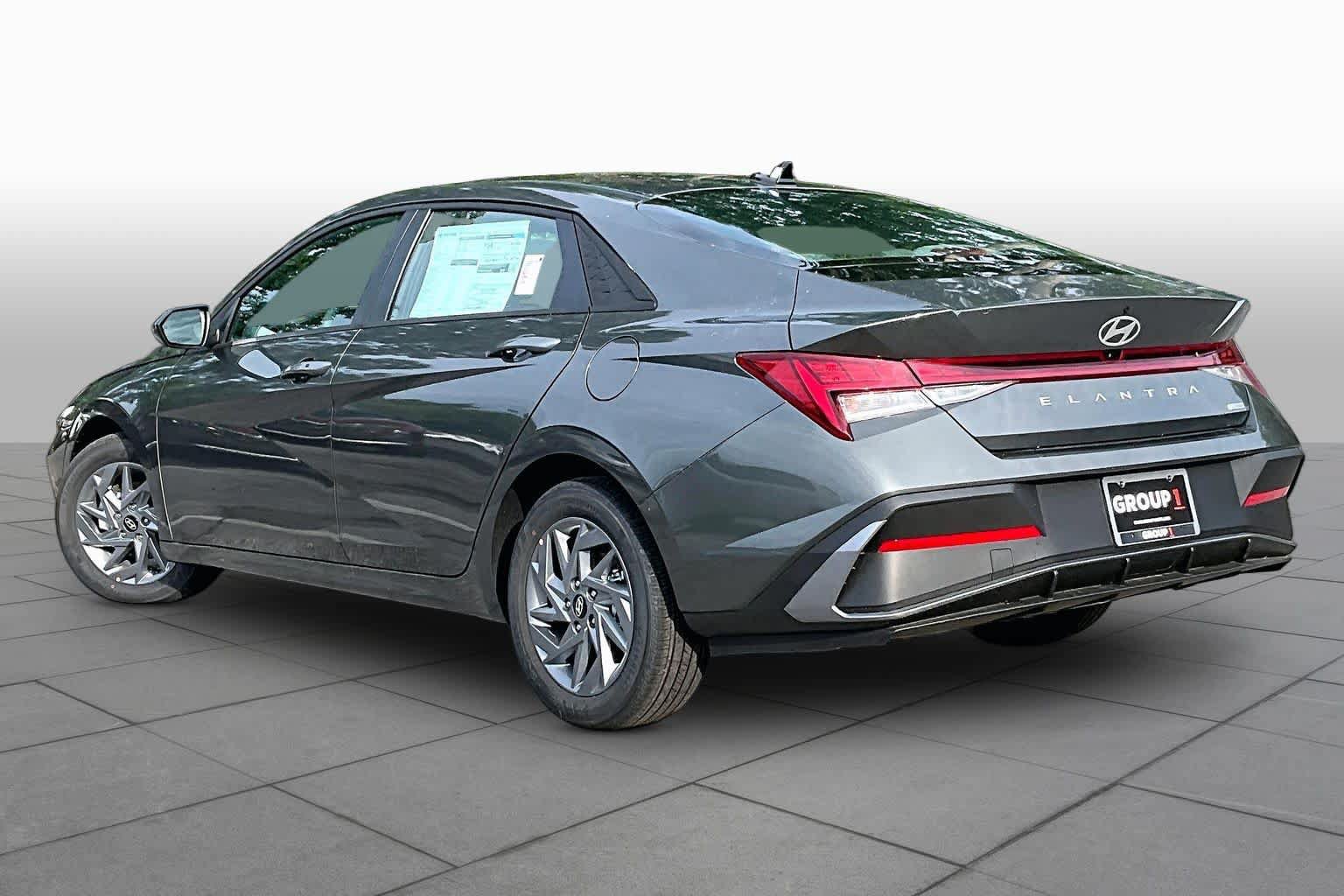 New 2026 Hyundai Elantra Hybrid FWD image 7