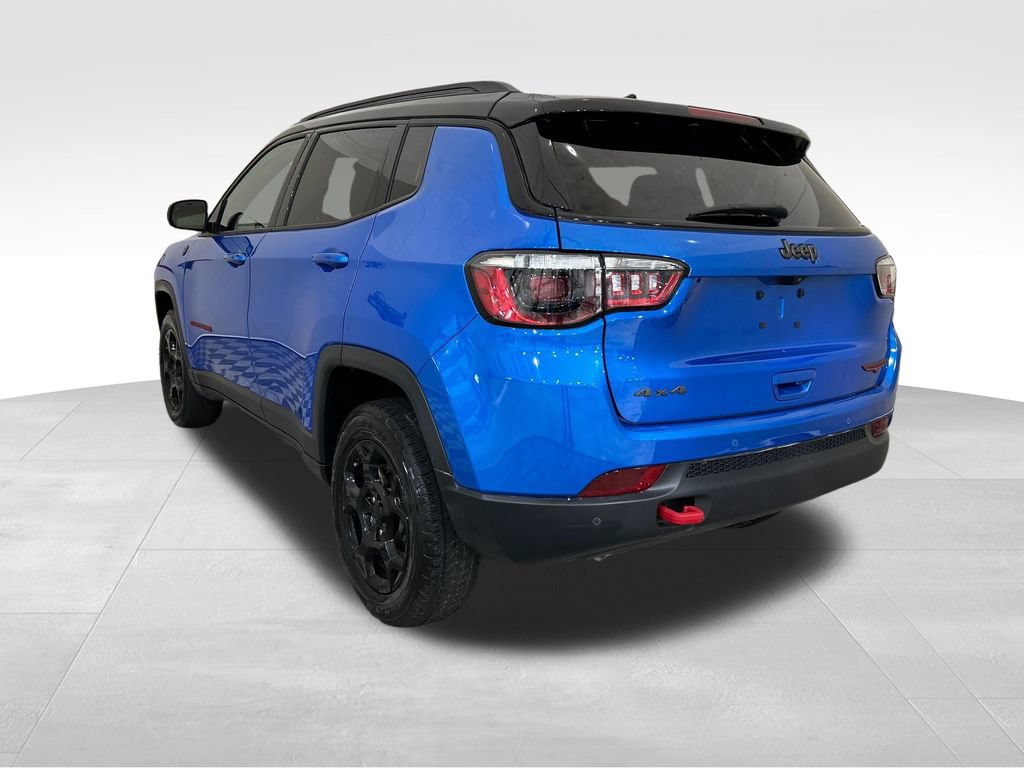 Used 2023 Jeep Compass Trailhawk w/ Trailhawk Convenience Group AWD/4WD image 3