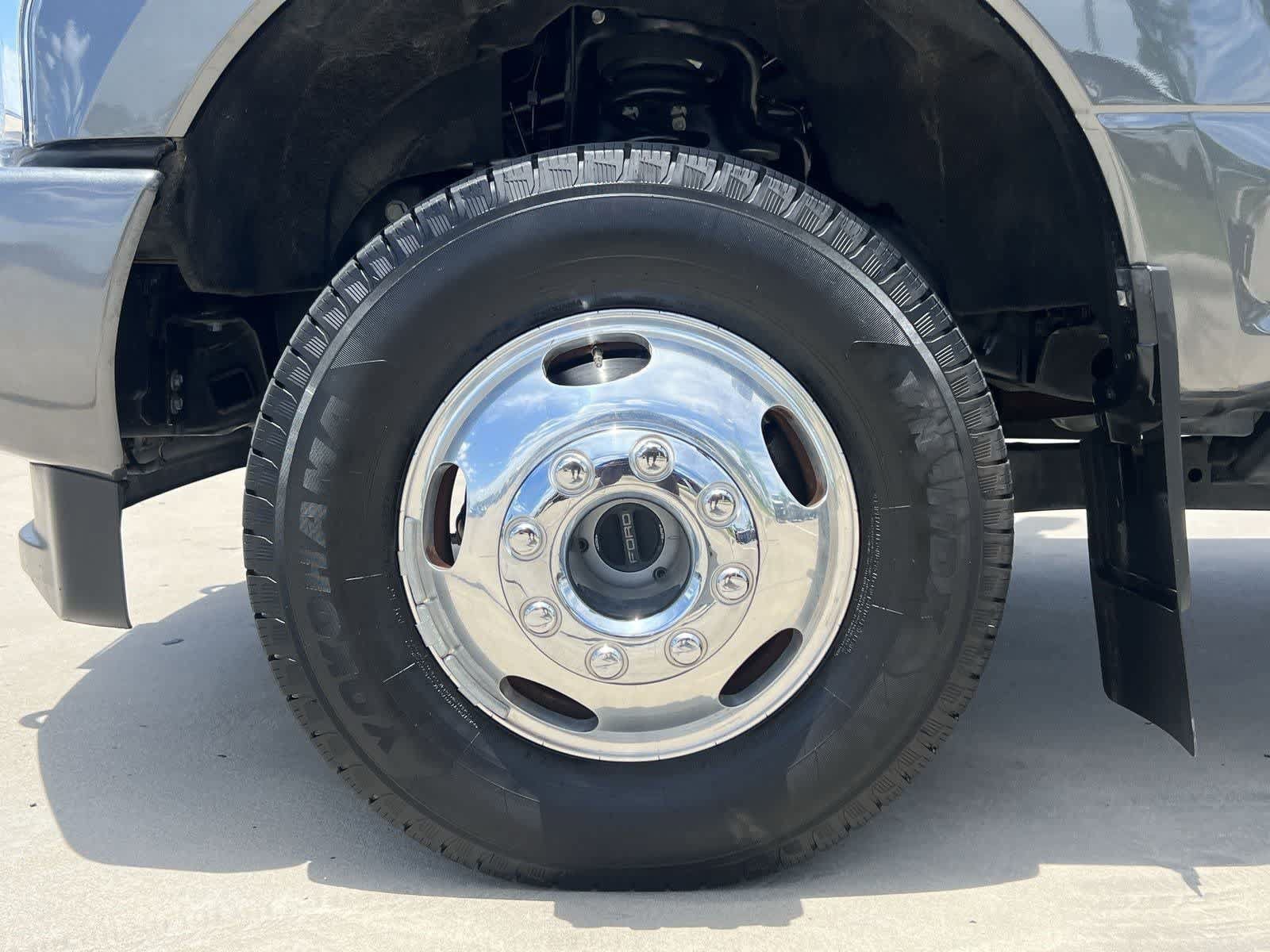 Used 2019 Ford F350 Platinum w/ Platinum Ultimate Package AWD/4WD image 19