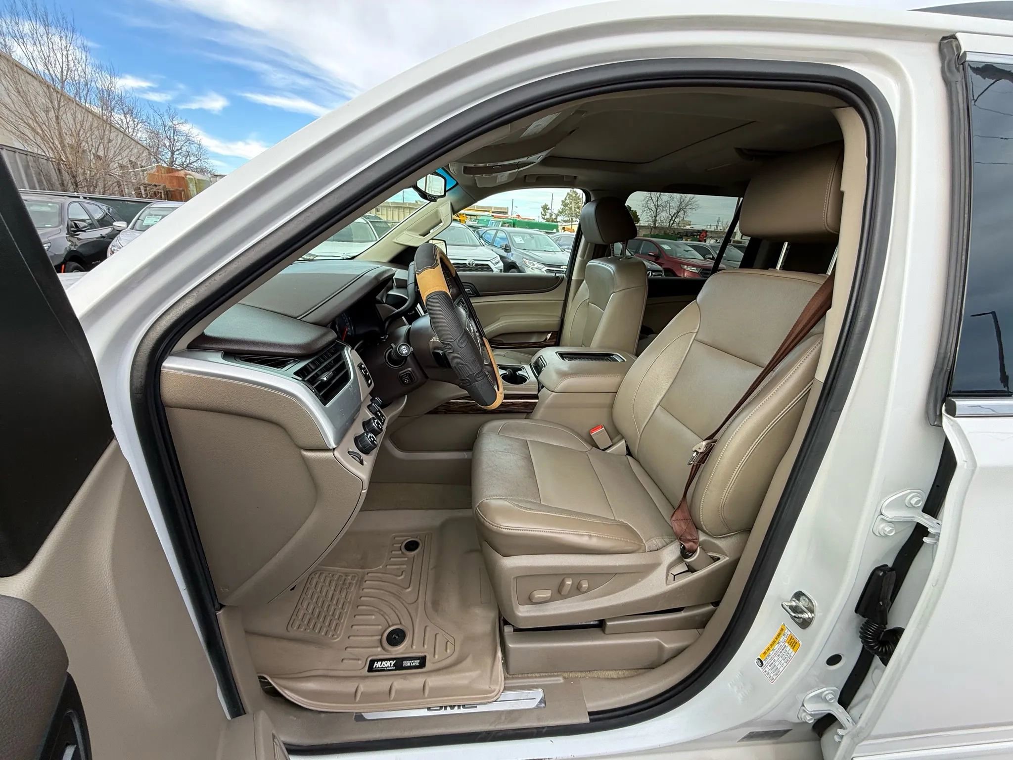 Used 2017 GMC Yukon XL SLT w/ Open Road Package image 16