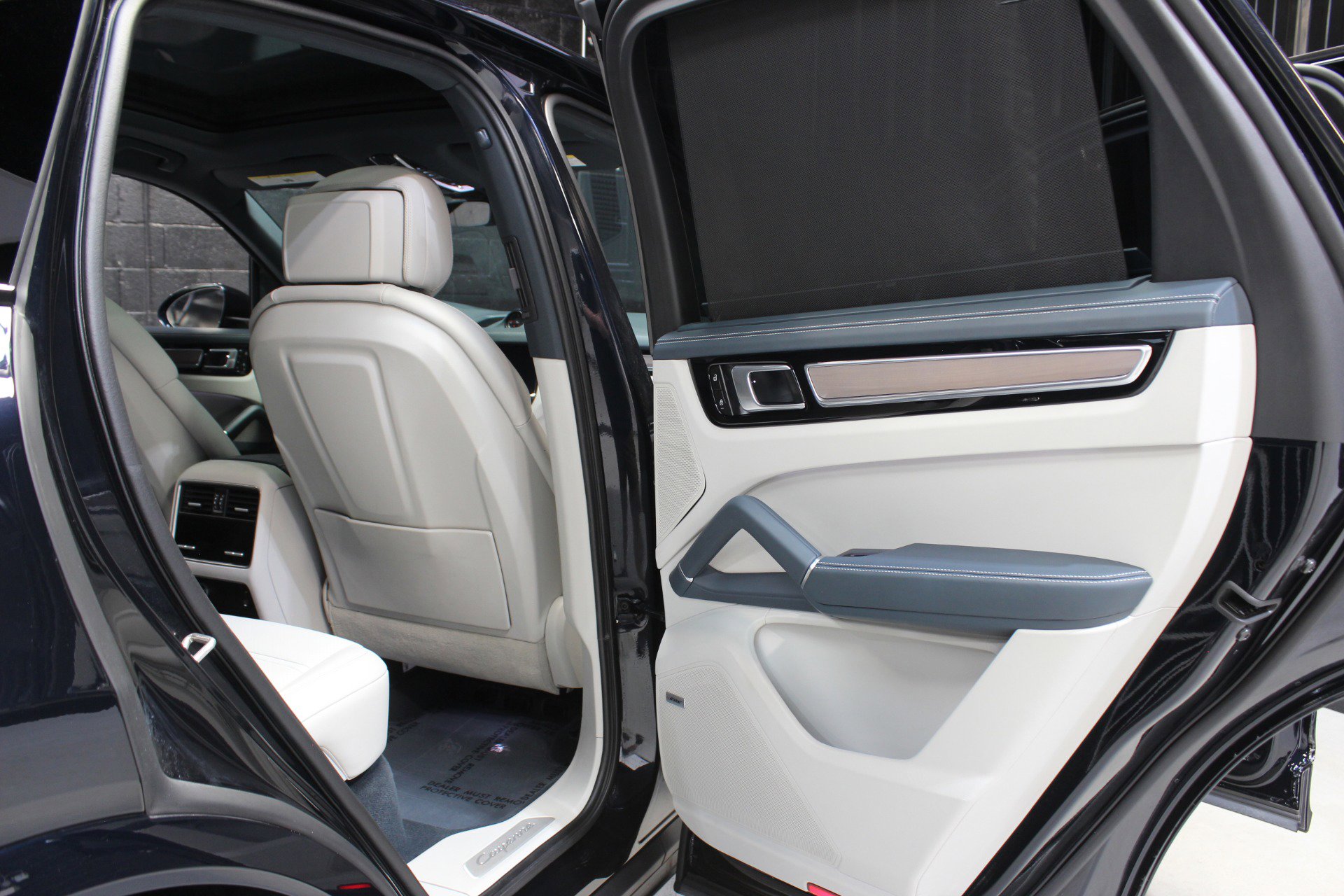 Used 2023 Porsche Cayenne Platinum Edition image 42