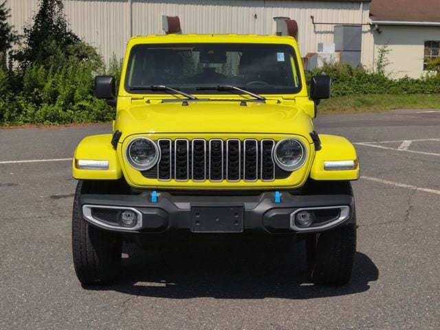 Certified 2024 Jeep Wrangler Unlimited Sahara w/ Technology Group AWD/4WD image 2