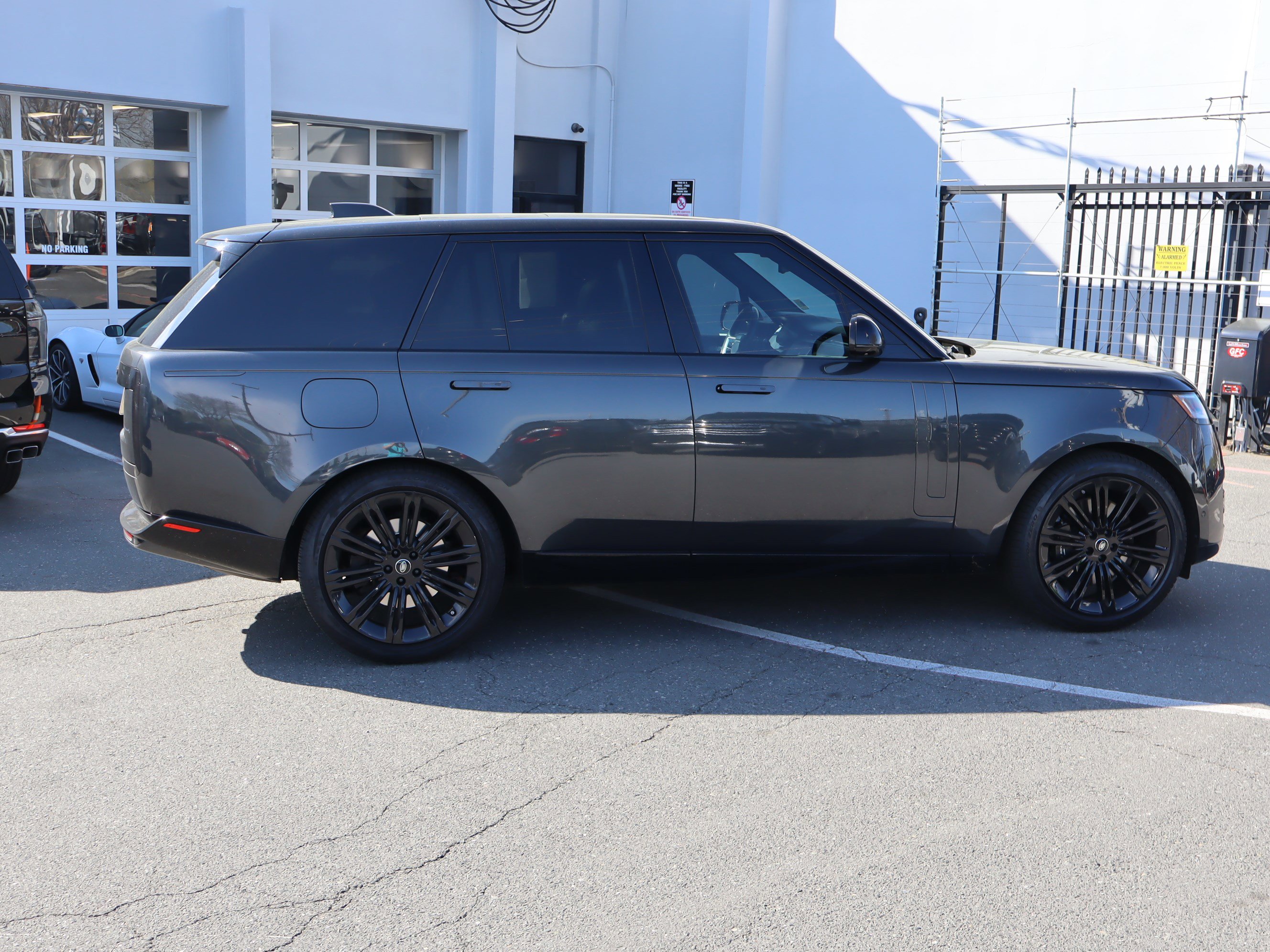 Used 2024 Land Rover Range Rover SE image 11