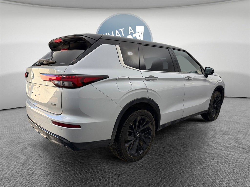 Used 2023 Mitsubishi Outlander SEL Black Edition image 3