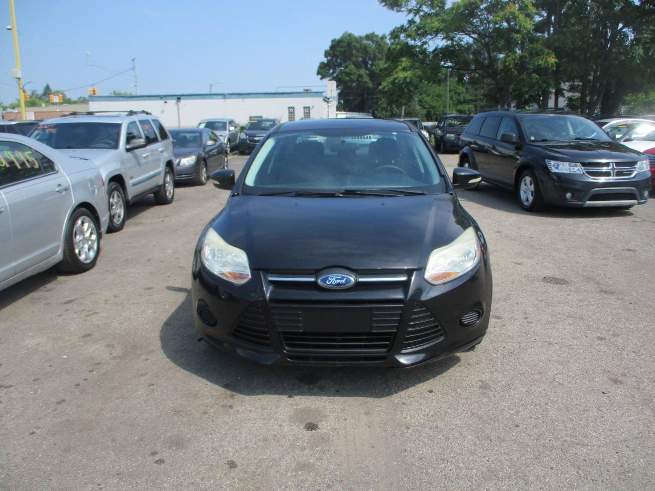 Used 2014 Ford Focus SE w/ SE Winter Package FWD image 2