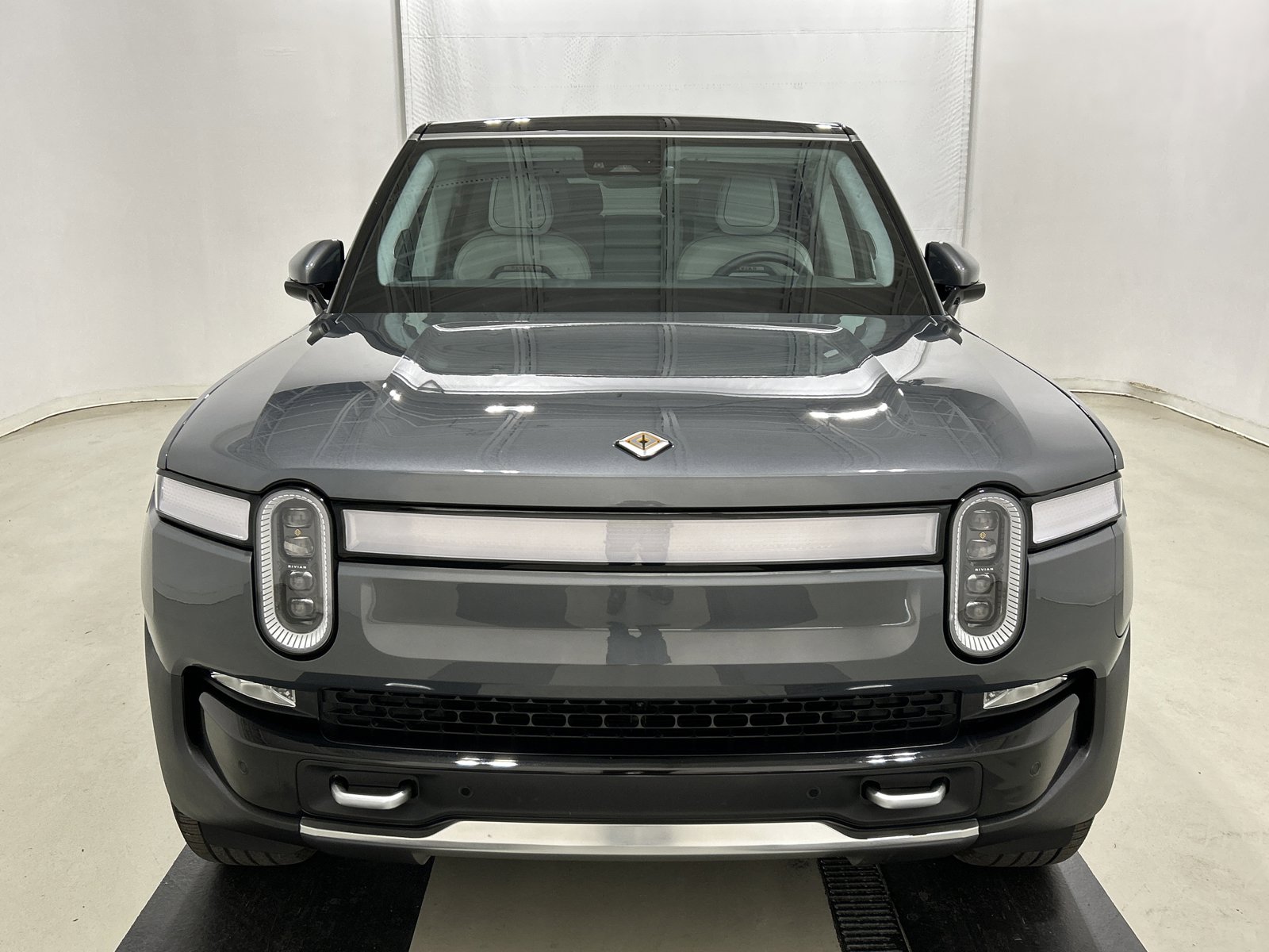 Used 2024 Rivian R1S Adventure image 8