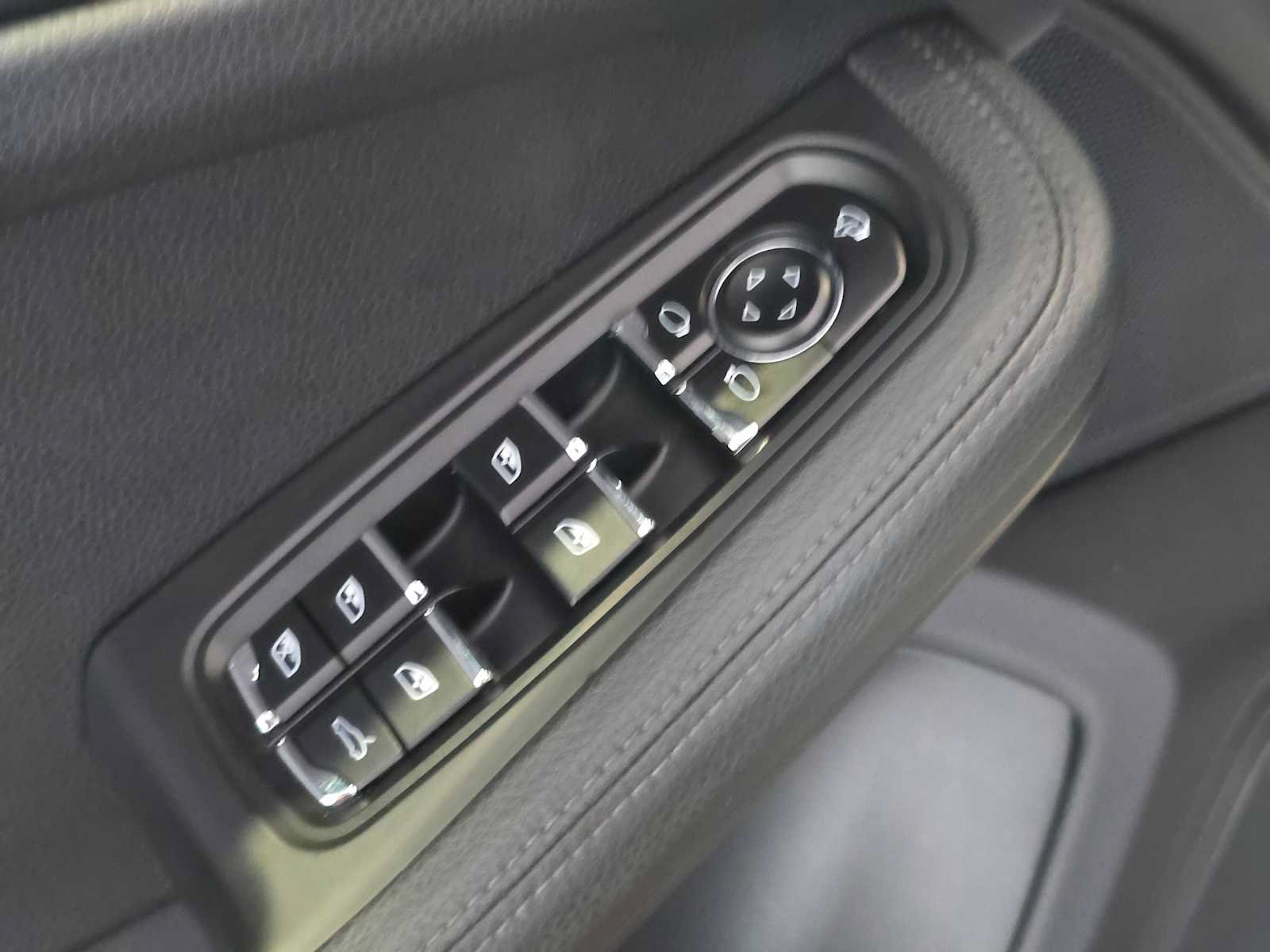 Used 2015 Porsche Macan S AWD/4WD image 22
