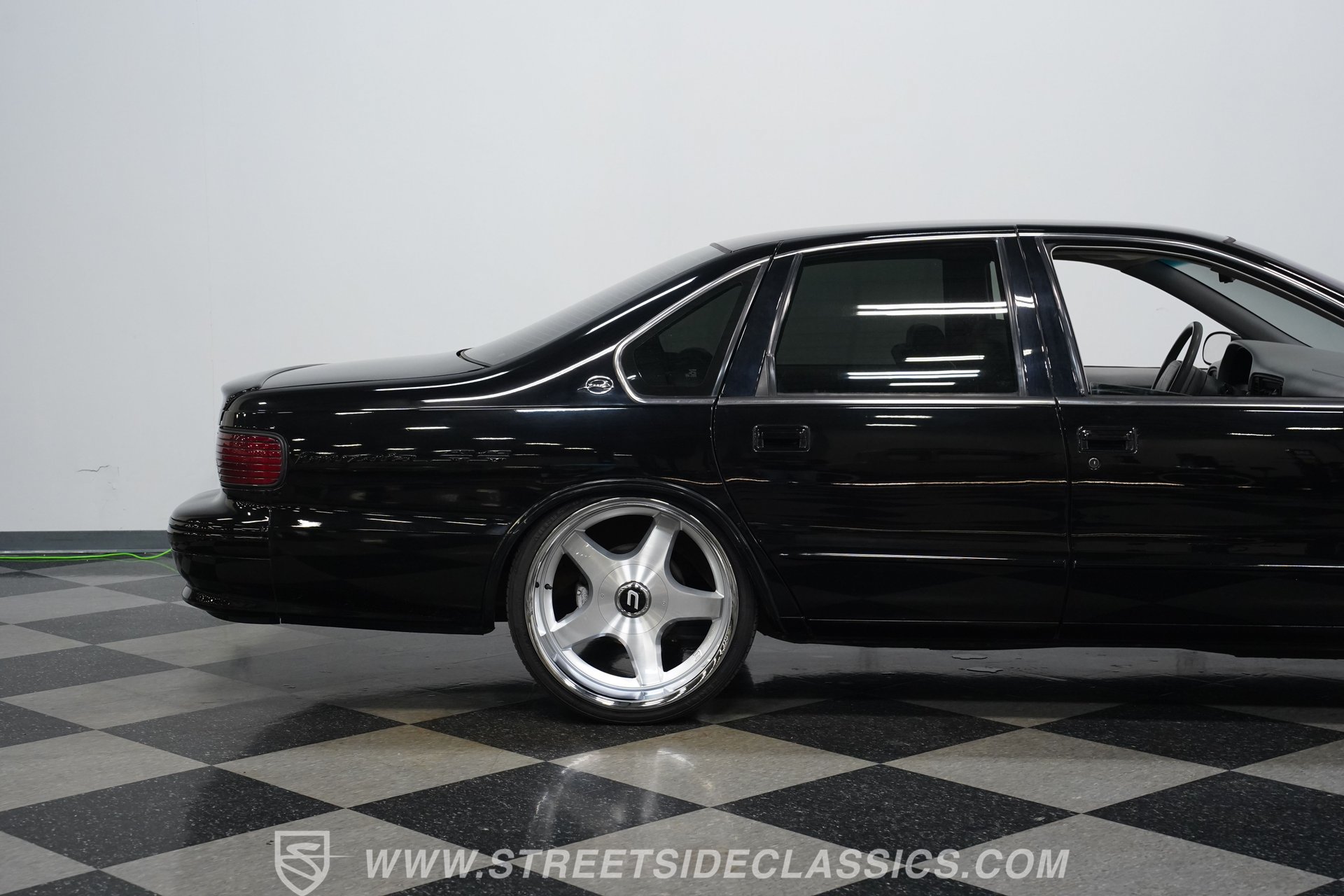 Used 1996 Chevrolet Impala SS RWD image 29