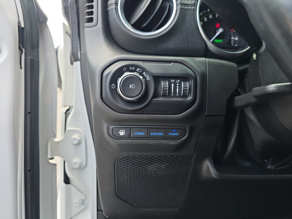 Used 2022 Jeep Wrangler Unlimited Sahara w/ Cold Weather Group AWD/4WD image 23