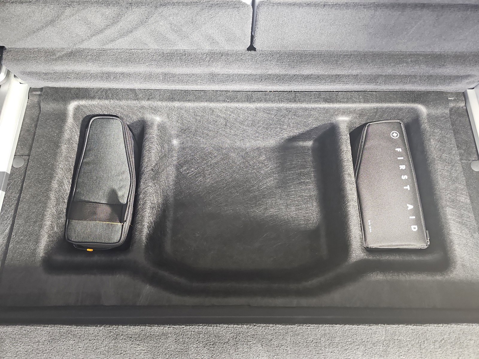 Used 2024 Rivian R1S Adventure AWD/4WD image 32