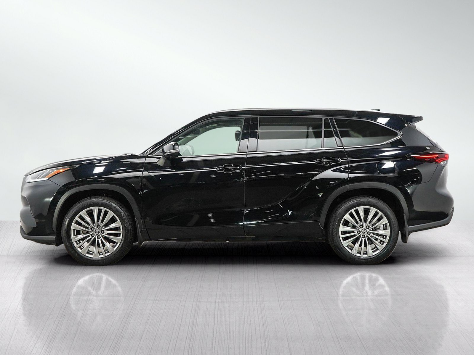 Used 2026 Toyota Highlander Platinum AWD/4WD image 2