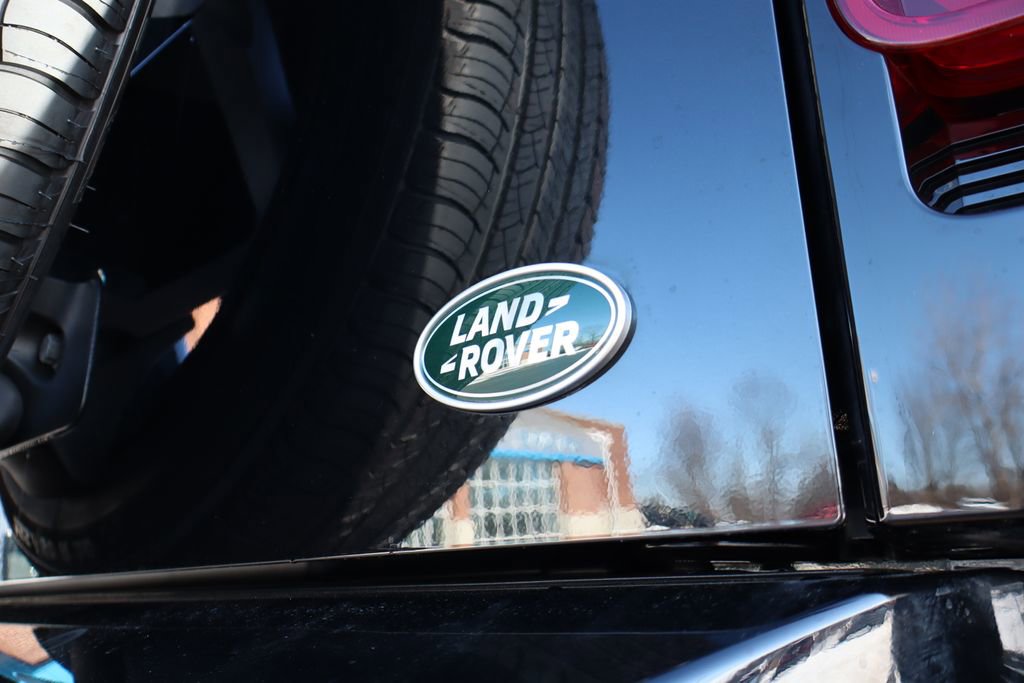 Used 2023 Land Rover Defender 90 X-Dynamic SE image 39