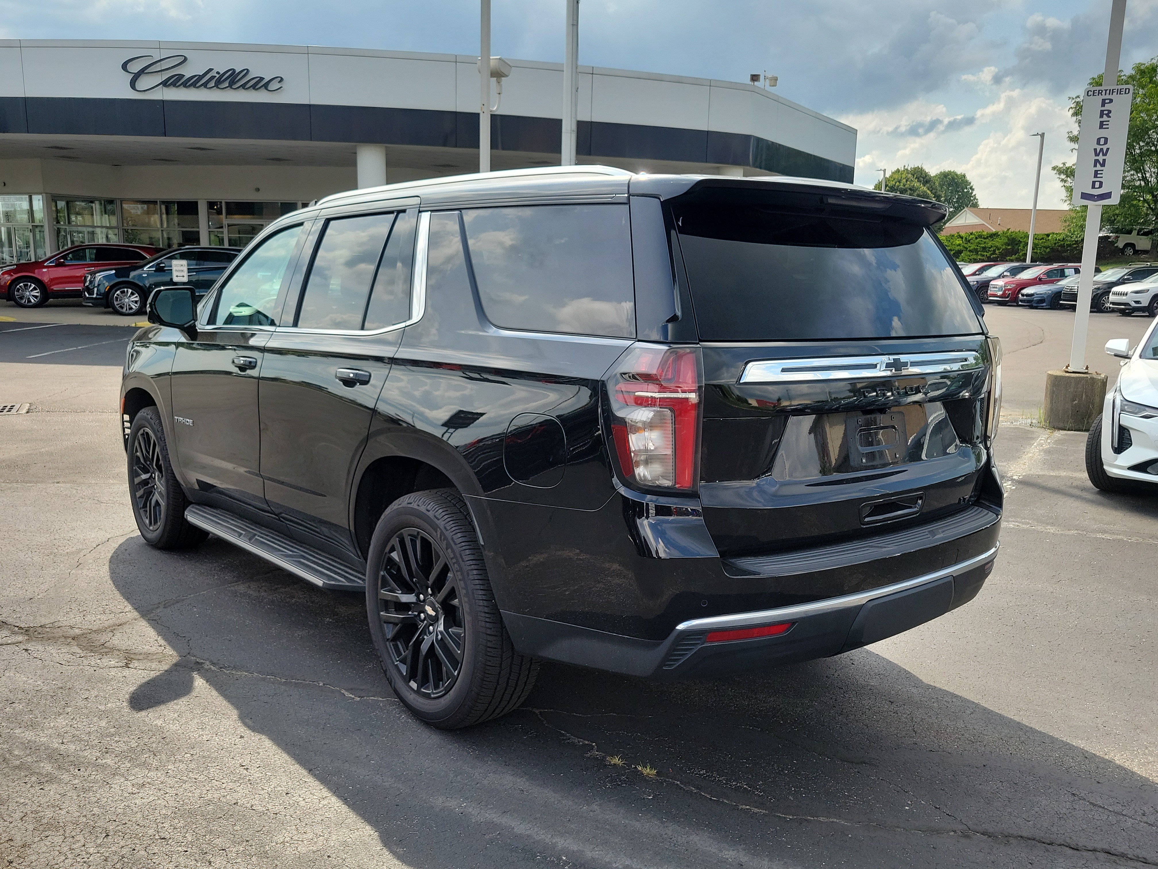 Used 2022 Chevrolet Tahoe LT w/ LT Signature Plus Package AWD/4WD image 3