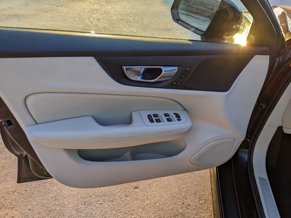 Certified 2023 Volvo V60 B5 Cross Country Plus w/ Climate Package image 9