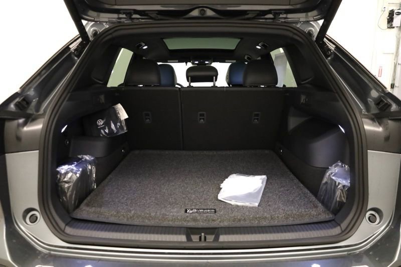 New 2026 Volkswagen Tiguan SE R-Line AWD/4WD image 35