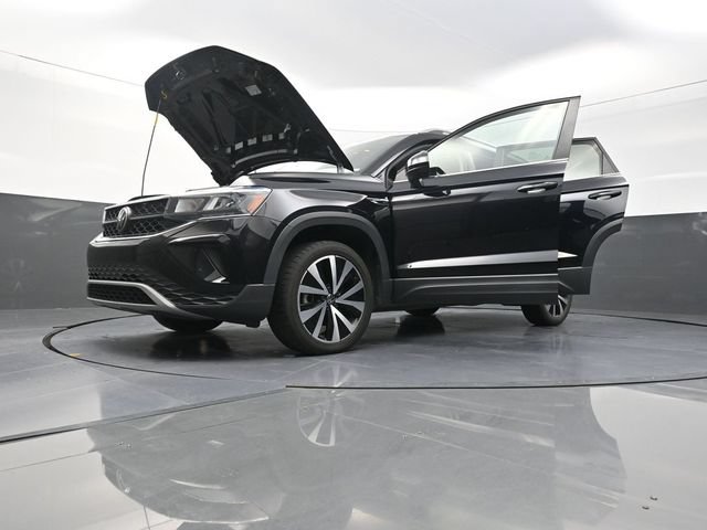 Used 2024 Volkswagen Taos SE FWD image 40