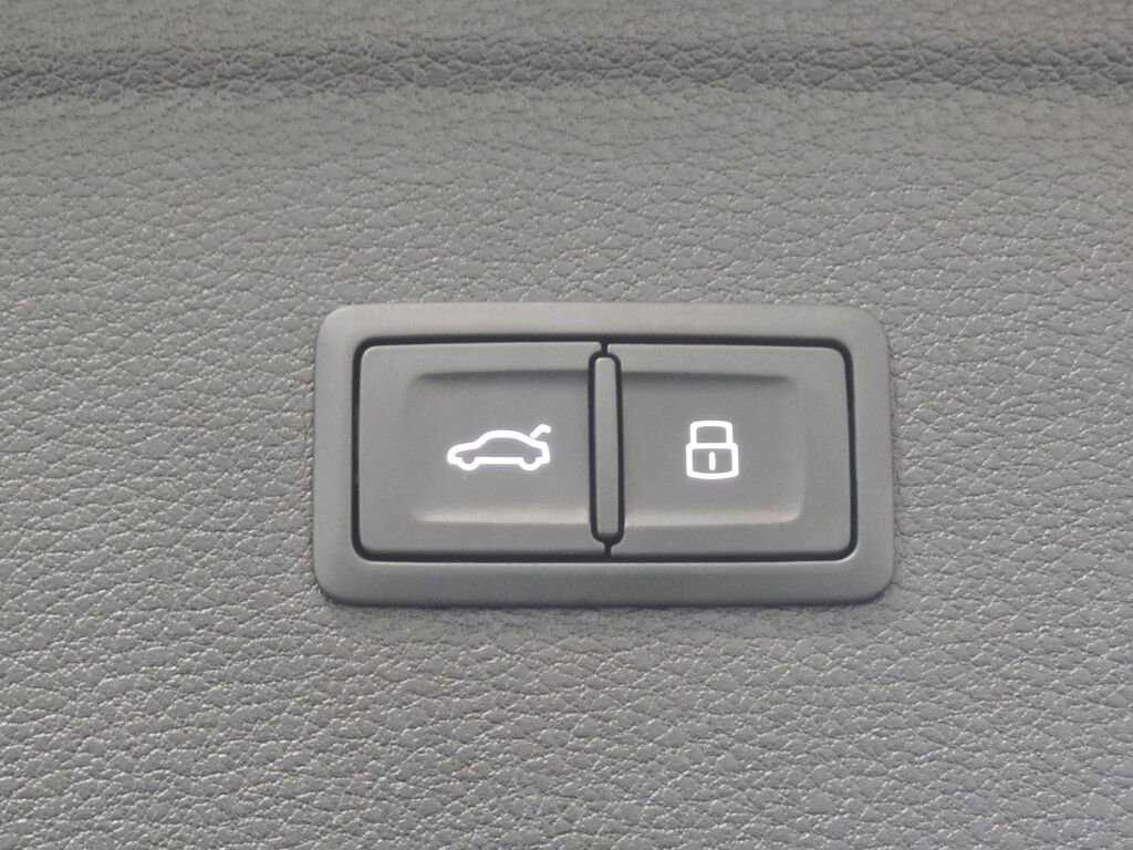 Certified 2025 Audi Q5 2.0T Premium w/ Convenience Plus Package image 24