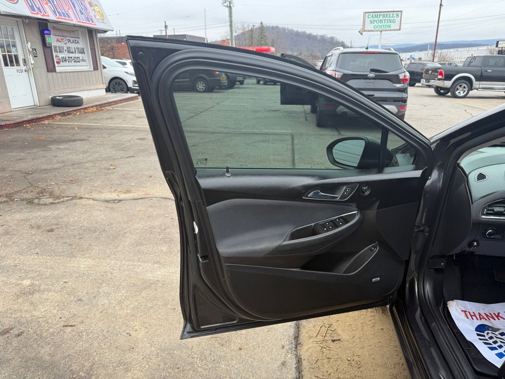 Used 2016 Chevrolet Cruze LT w/ Sun And Sound Package image 16