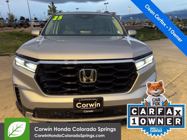 Used 2025 Honda Pilot Touring image 2